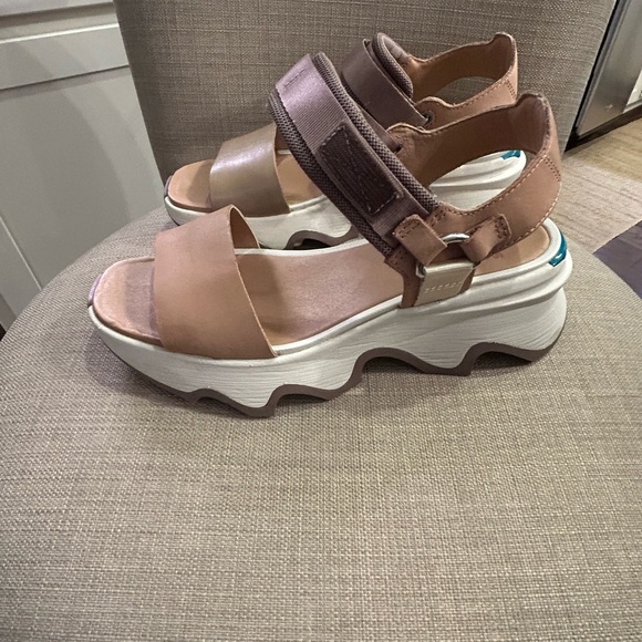 Sorel Women's Sandals in Tan and Cream - Picture 2 of 8